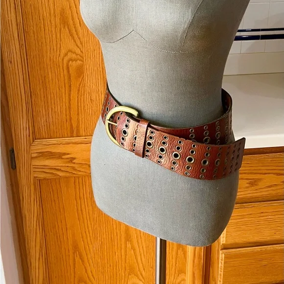 Nordstrom’s brown leather belt - Picture 2 of 12
